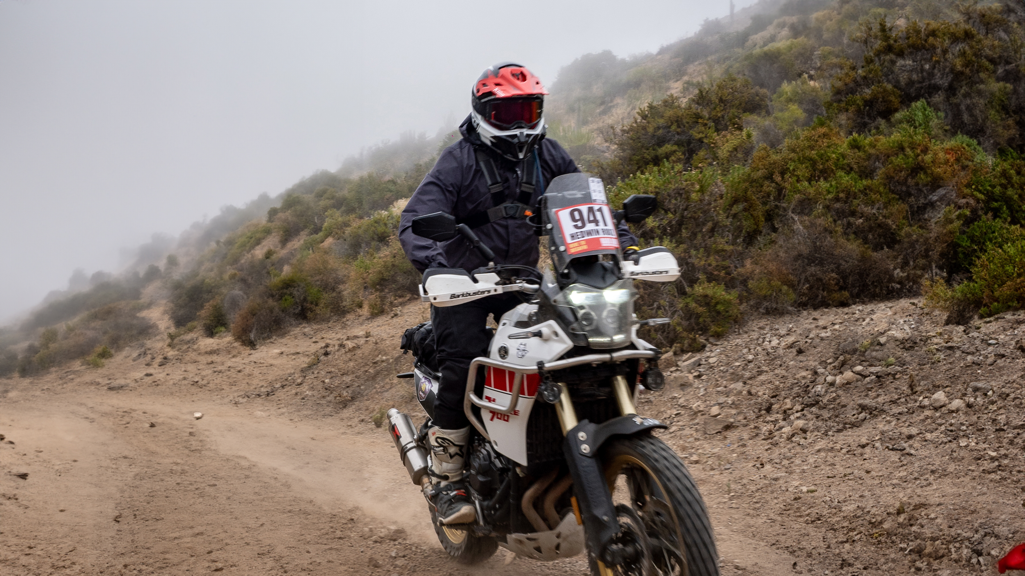 Participante del Raid ADV navegando por rutas desafiantes